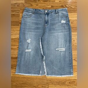 Cato est. 1946 Denim Skirt Women’s 16 Light Wash Distressed Pocket Slit Fringe